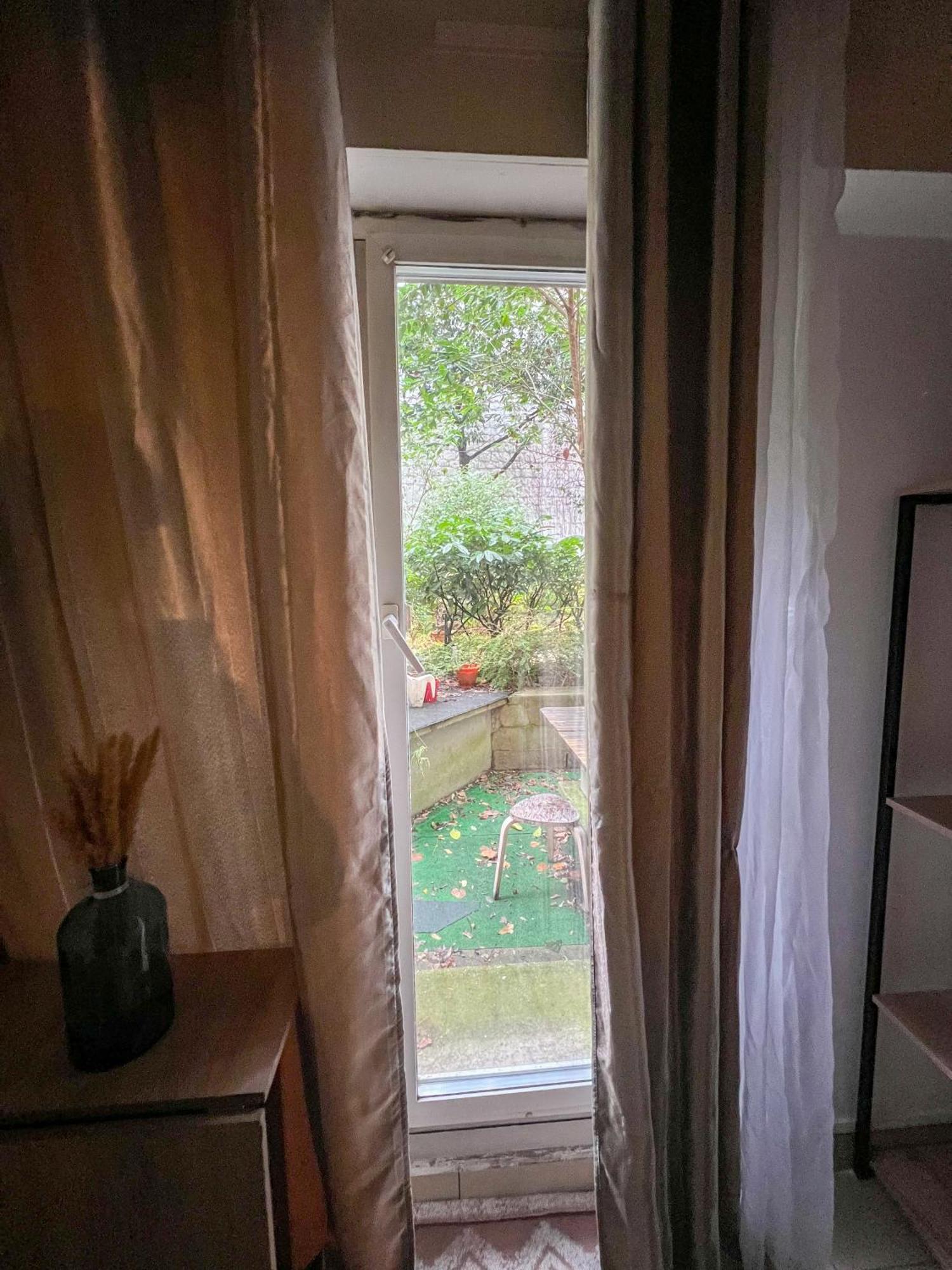Buttes Montmartre Apartment Paris